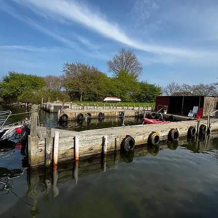 2 Mit Eigenem Bootsanleger *