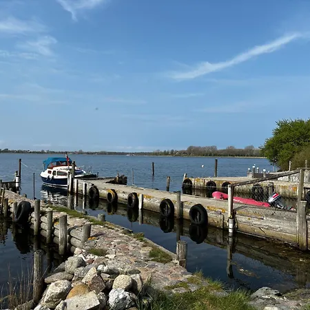 2 Mit Eigenem Bootsanleger Lägenhet