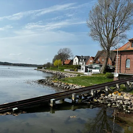 2 Mit Eigenem Bootsanleger Apartment